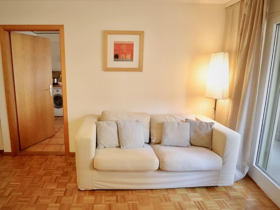 Comfortable, Very Well Located Between Train Station And Lake! Losanna Esterno foto