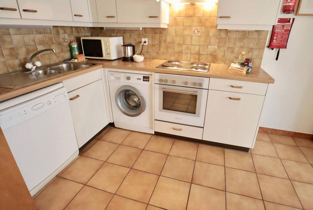 Comfortable, Very Well Located Between Train Station And Lake! Losanna Esterno foto